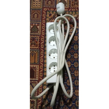 Colokan Listrik 4 Lubang dan Kabel