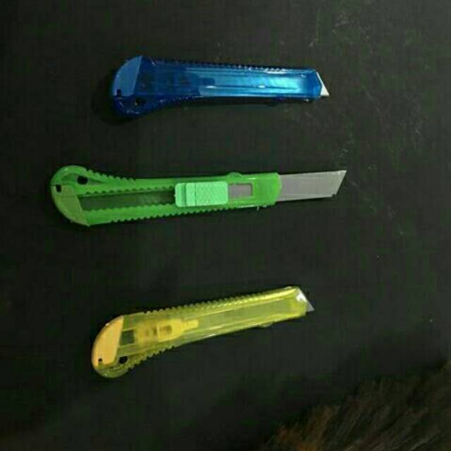 

Silet cutter medium warna