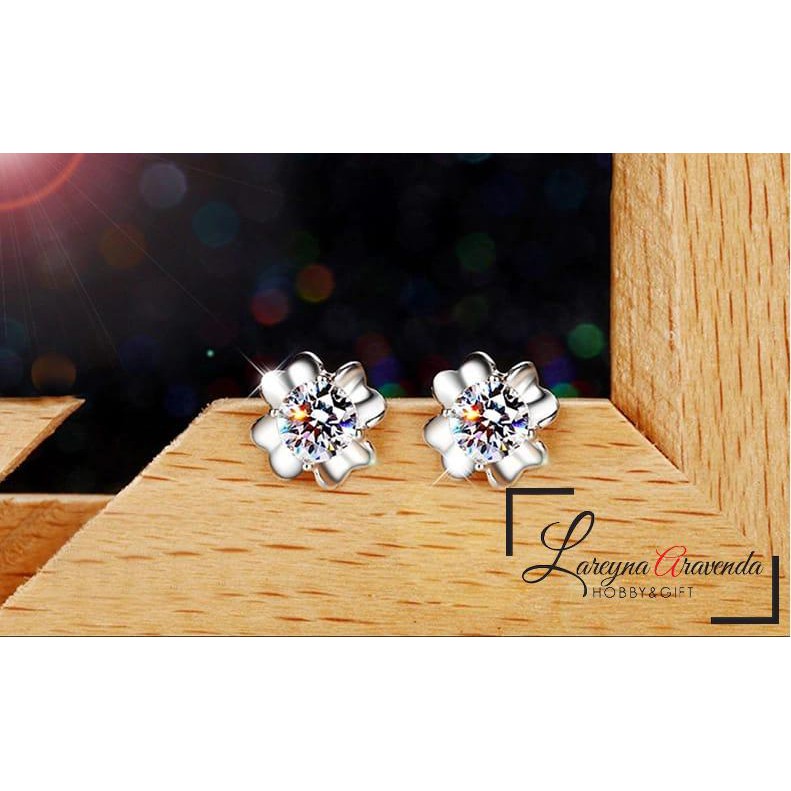 Anting Titanium Wanita Model Bunga Kristal Crystal Swarovski AT009