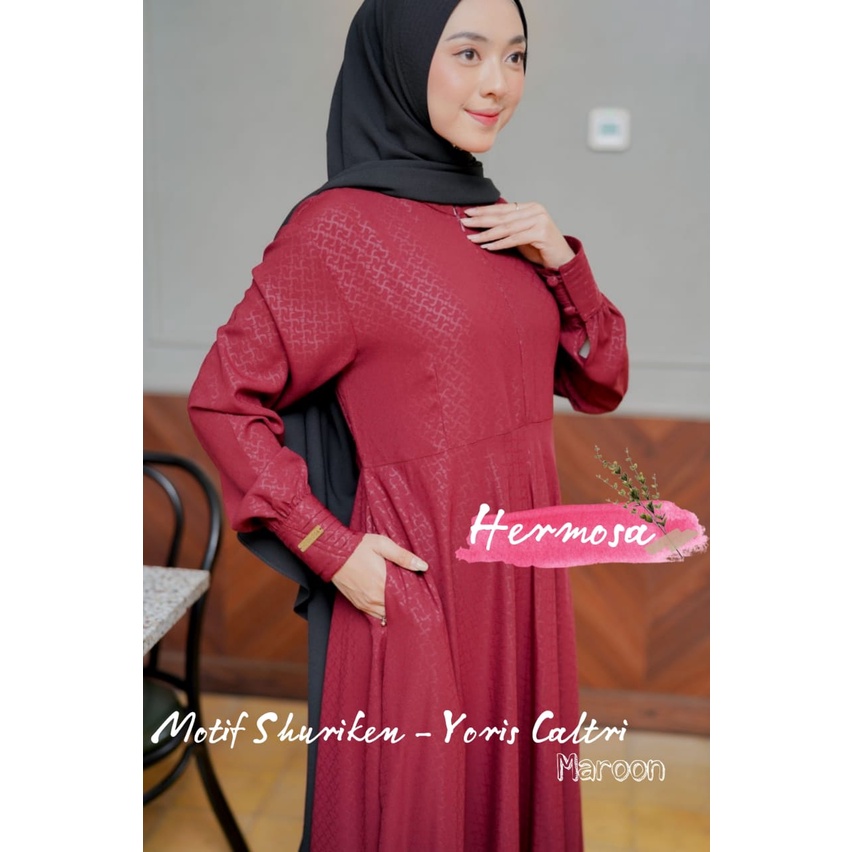 [Gamis Hermosa] Gamis embos Hermosa motif shuriken warna marun bahan yoris caltri original Hermosa