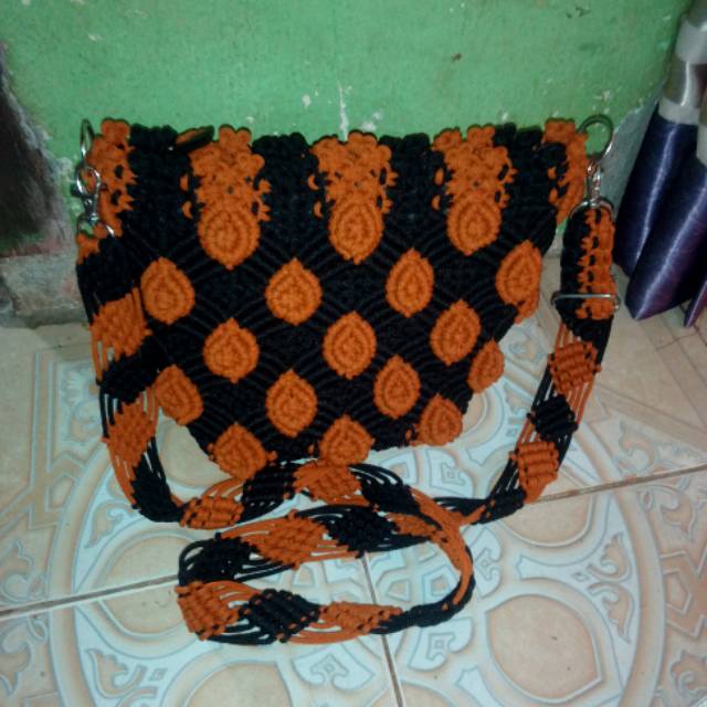 Tas rajut tali kur..
