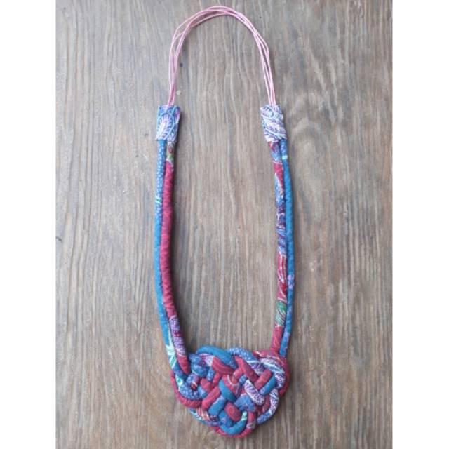 Kalung Batik Cakra Putri