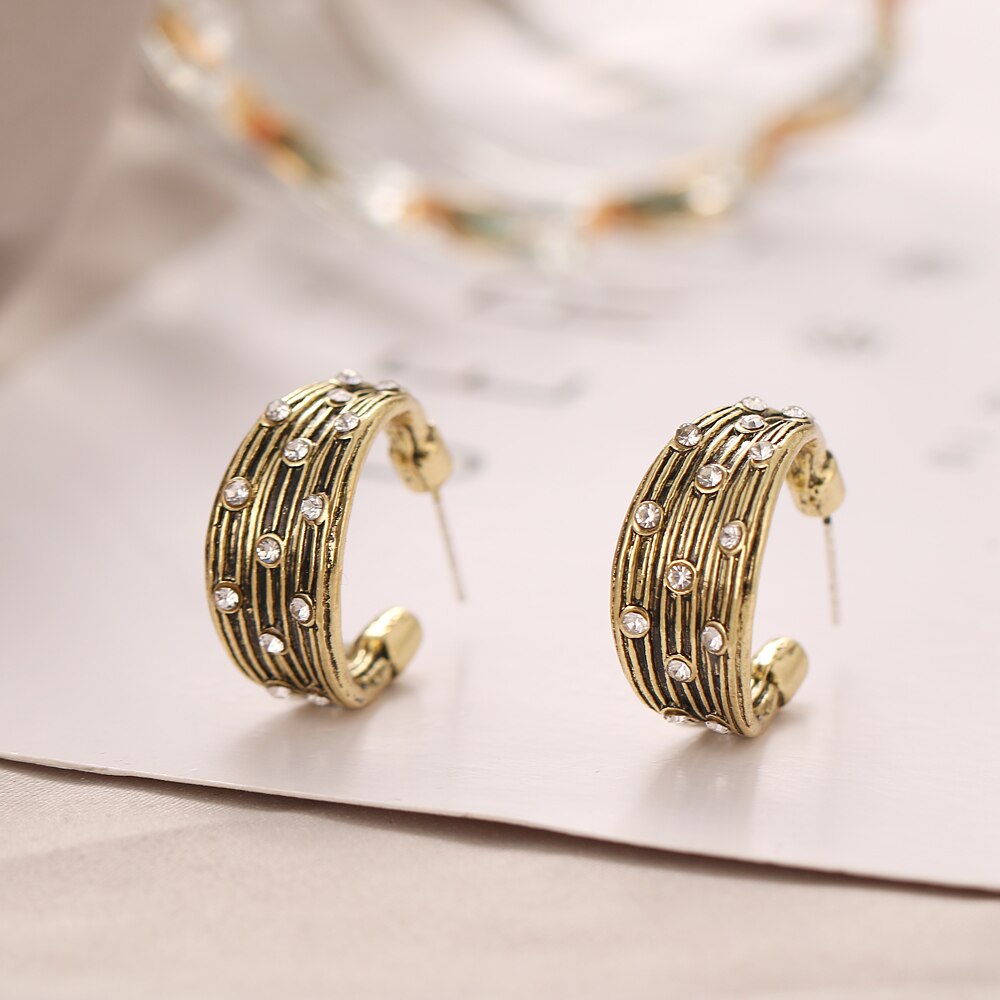 Anting Bentuk Bintang Hati Geometris Aksen Mutiara Bahan Logam Gaya Vintage Untuk Wanita