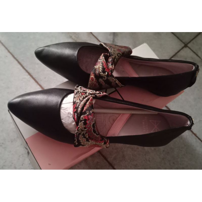 "Butterfly Twist" Leather. (New)