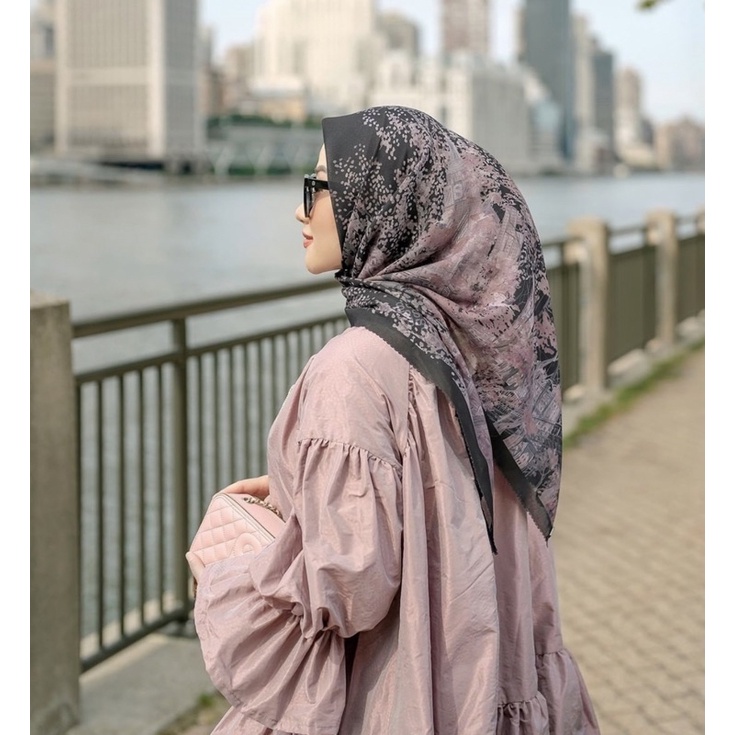 NEW YORK SERIES 3 courage VOAL XL by Buttonscarves