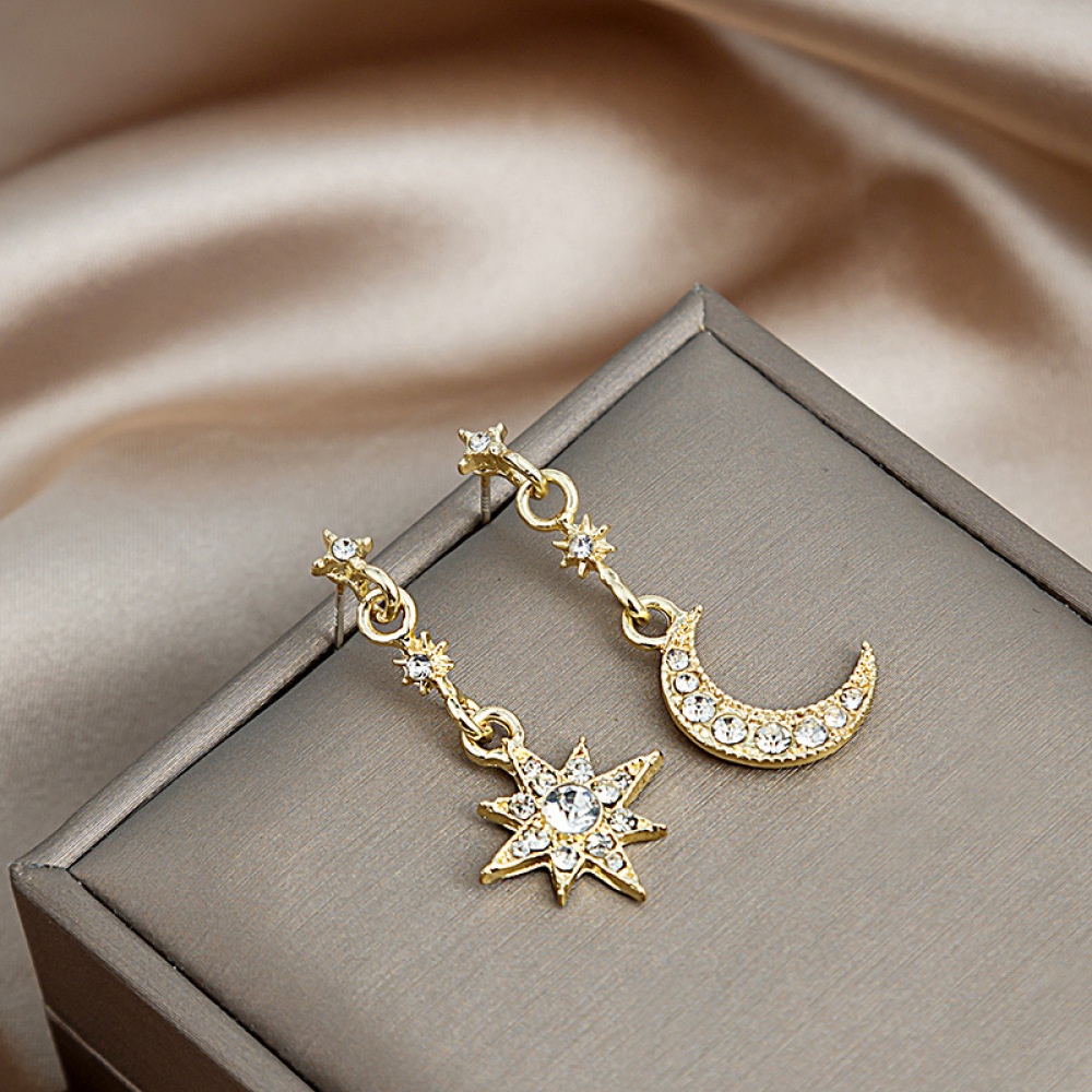 Anting Tusuk Gantung Asimetris Desain Bulan Sabitbintang Warna Gold Hias Kristal Untuk Wanita