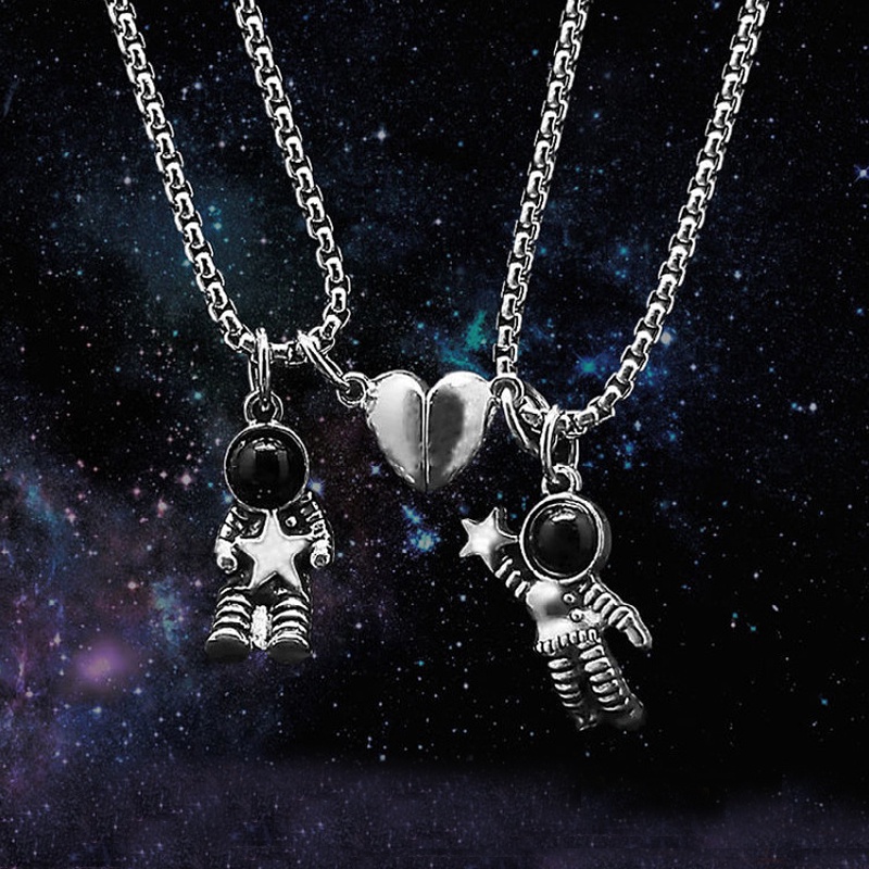 [Trendy Personality Spaceman Star Magnetic Couple Pendant Necklace] [Girls Vintage Metal Simple Chain Necklaces ] [Ladies Fashion Clavicle Necklace]