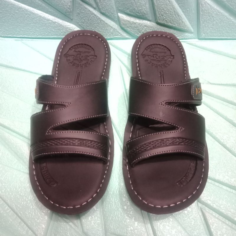 Sandal Pria/Sandal slop Pria/Sale Sandal Pria/Merek Volcom/Sandal Santai Pria