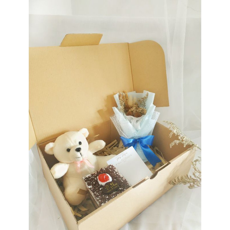 

Seica Gift Box Cake / Gift Box / Hadiah Ulang Tahun / Hadiah Wisuda
