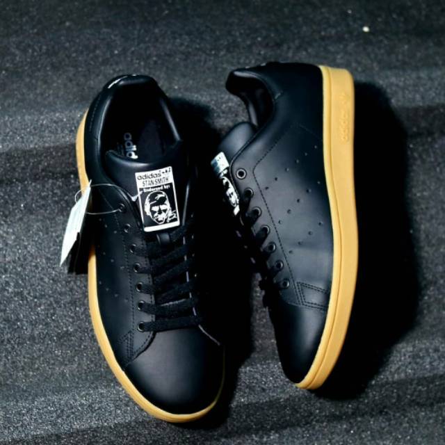 adidas stan smith black gum