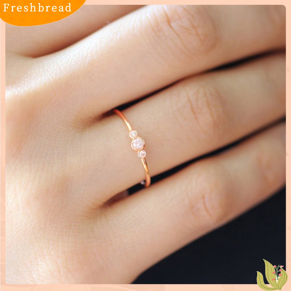 [Fresh] Cincin Simple Bahan Alloy dengan 3 Zircon Anti Alergi untuk Wanita