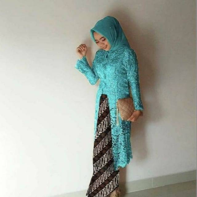 Stelan kebaya brukat