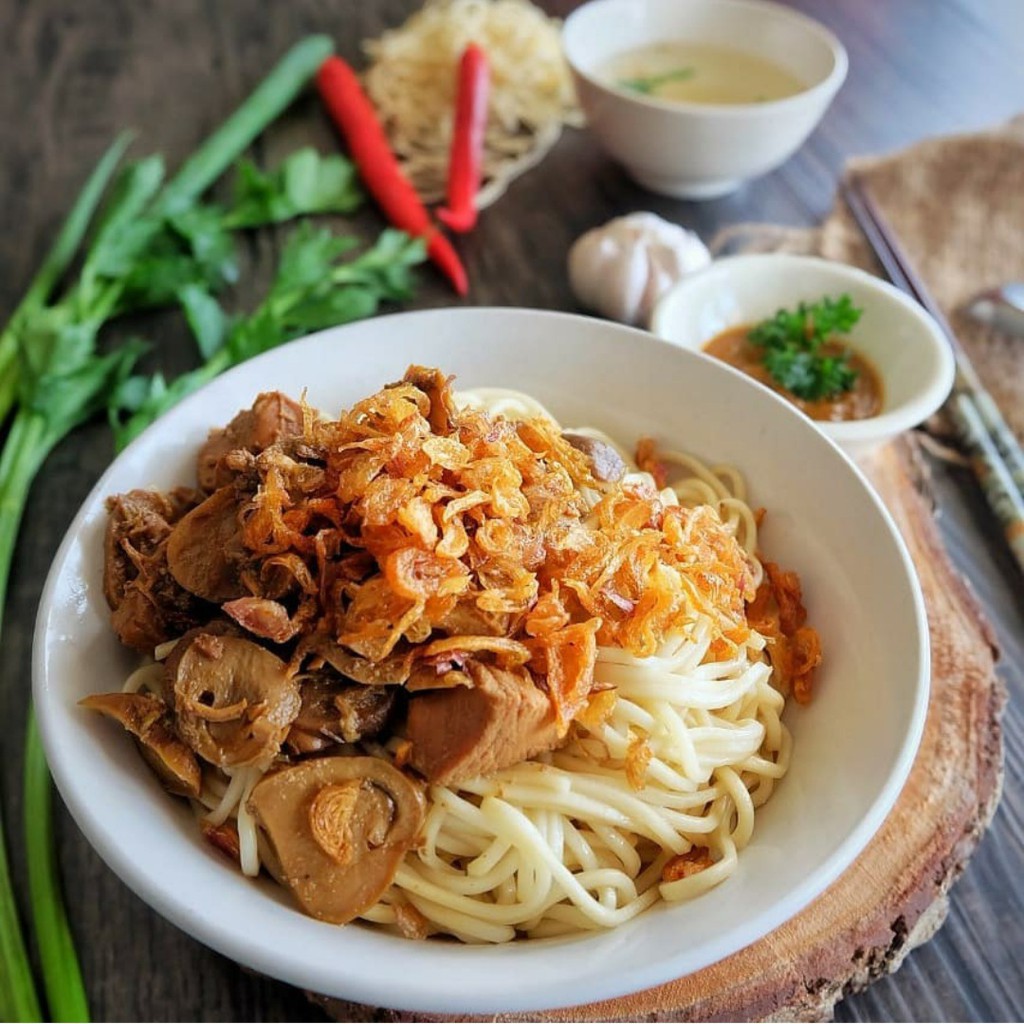 

Mie Ayam Jamur (Asin/Manis) Yunsin Non Halal