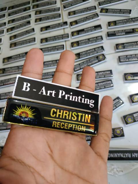 Nama Dada Papan Nama Name Tag Plat Kuningan Magnet dan Peniti Coating Resin Keren