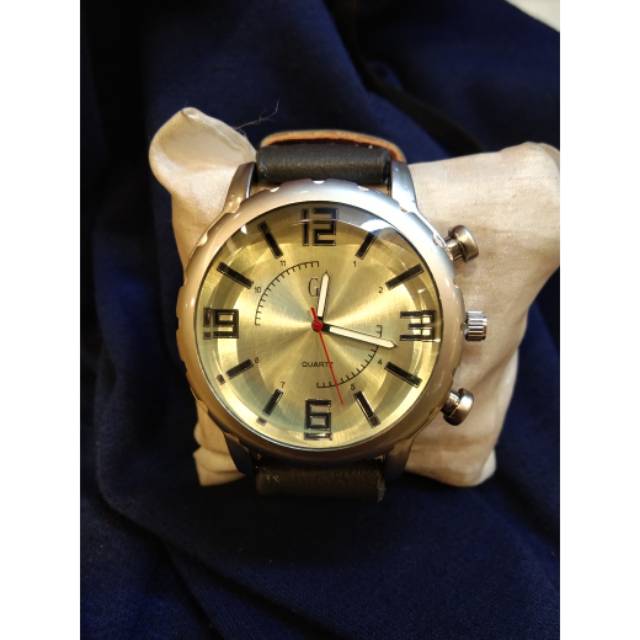 Jam tangan merek Gc model kulit untuk laki-laki.