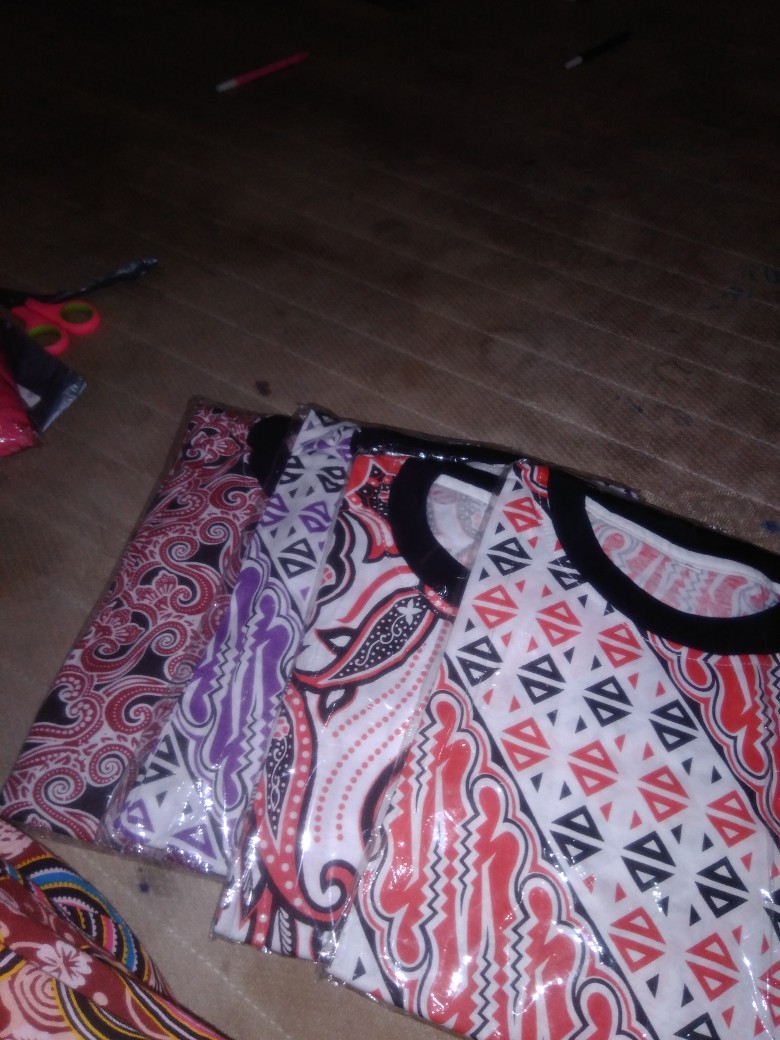 Kaos Batik Pekalongan Kaos Jogja Kaos Murah Baju Batik Pria Wanita Baju Batik Pria Motif Cuwiri