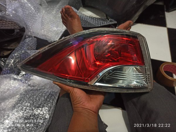 Lampu belakang stoplight stoplamp mazda 2 Sedan
