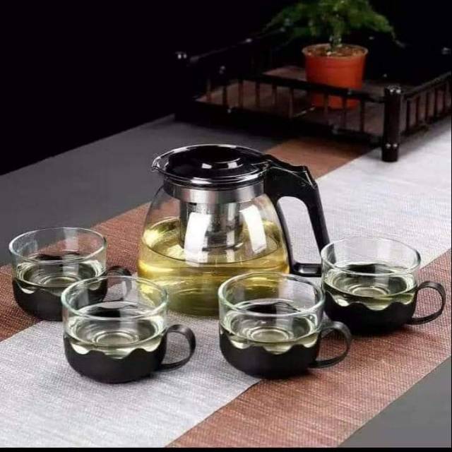 Teapot kaca dengan saringan