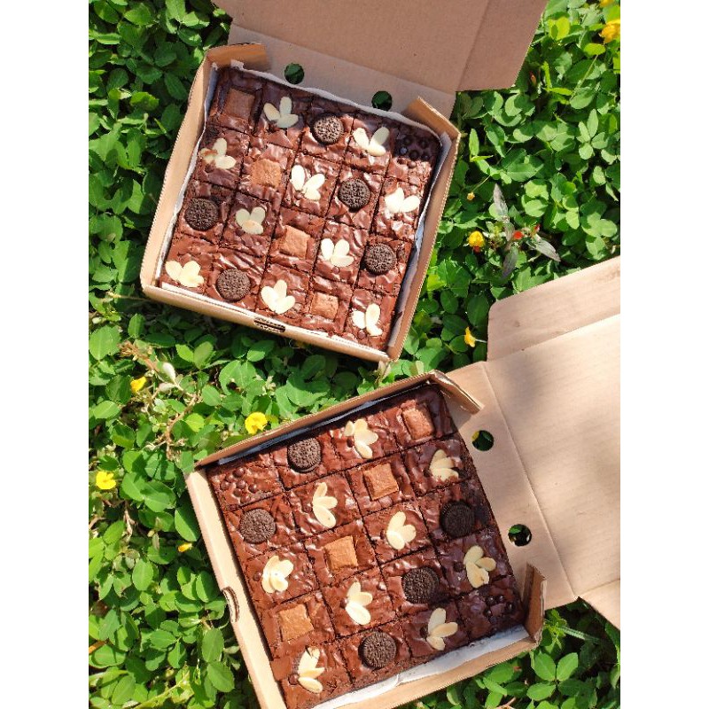 

FUDGY BROWNIES 20*20 DAPET 20 POTONG/FUDGE SEMARANG/ BROWNIES SKAT/ BROWNIES POTONG ENAK BY BAYME.SMG