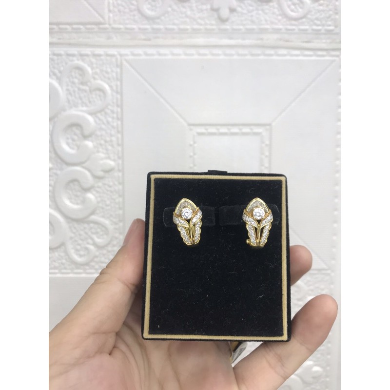 giwang mata satu jepit