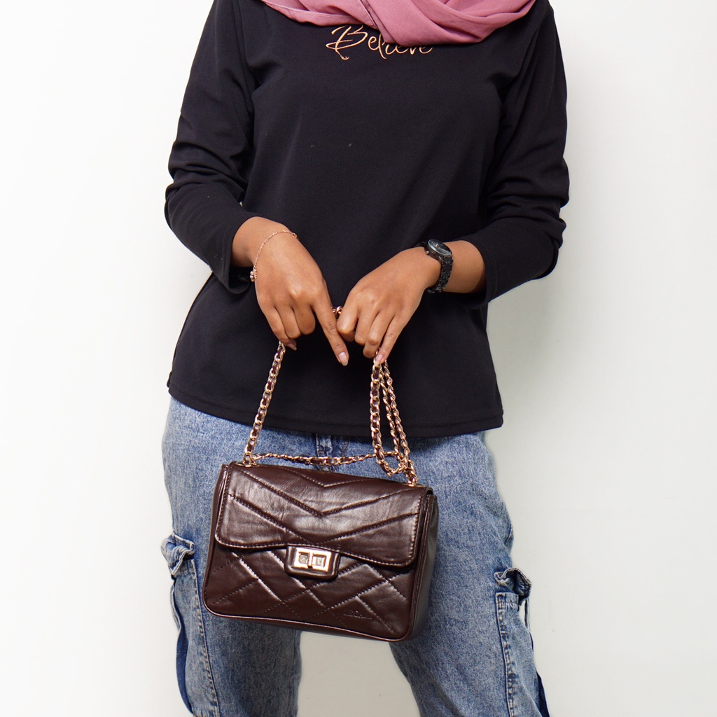 LECARI SRIDEWI S SLINGBAG LEATHER