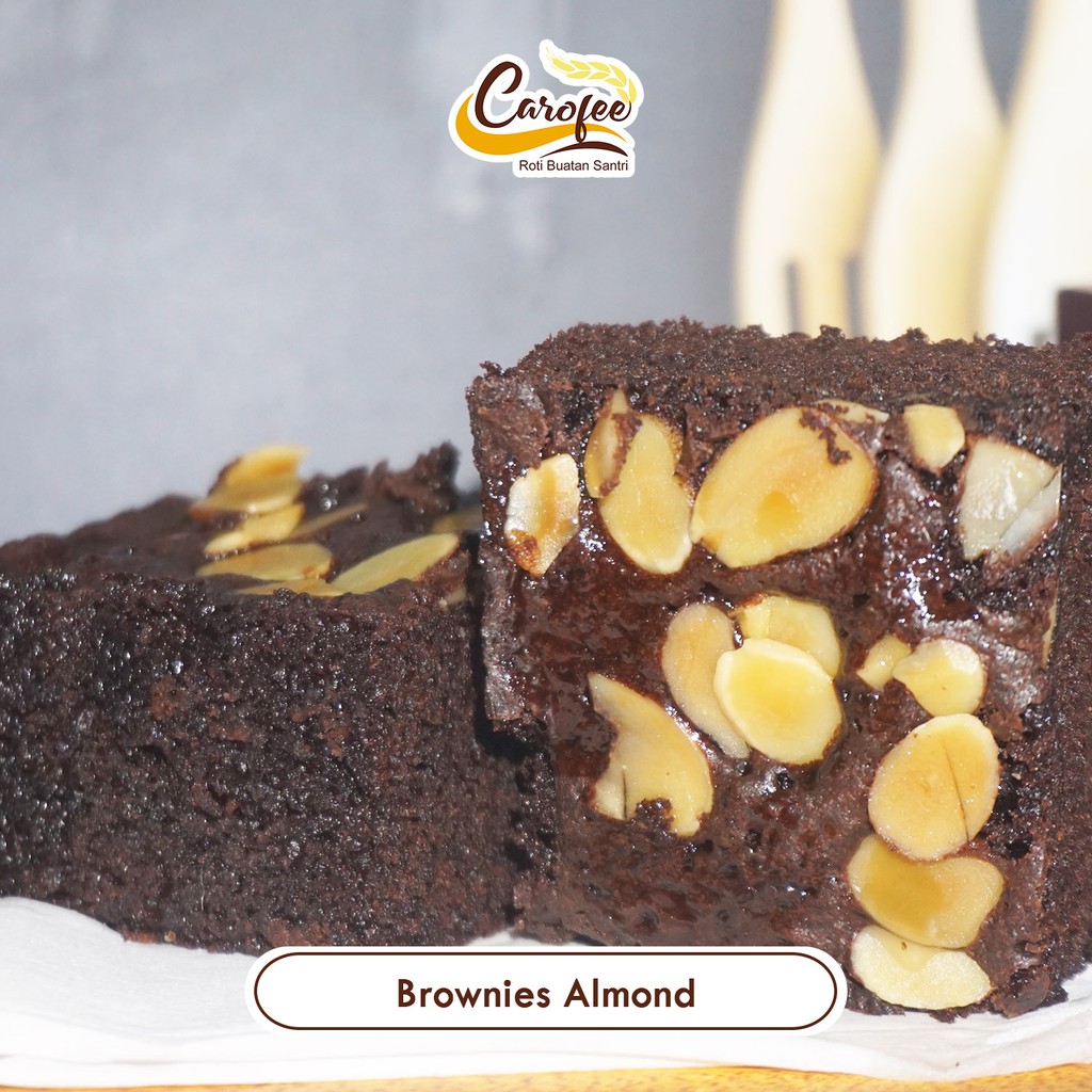 

BROWNIES PANGGANG Carofee - Almond