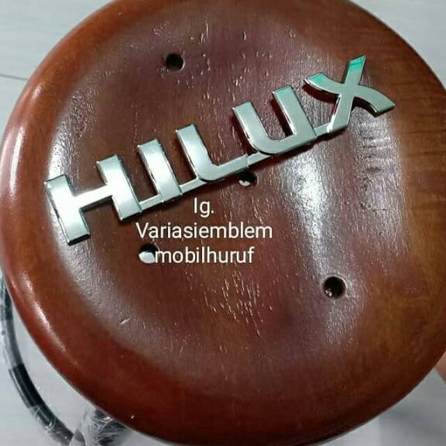 Emblem logo toyota hilux
