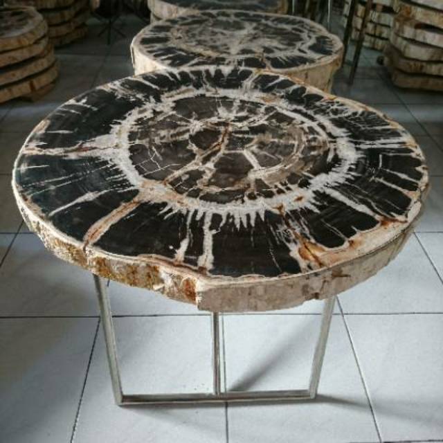 Meja Furniture dari Kayu Fosil