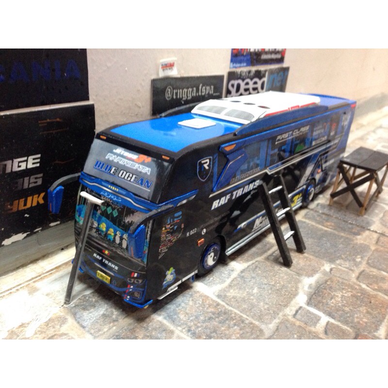 PAPERCRAFT BUS SKALA 1:50 RAF TRANS