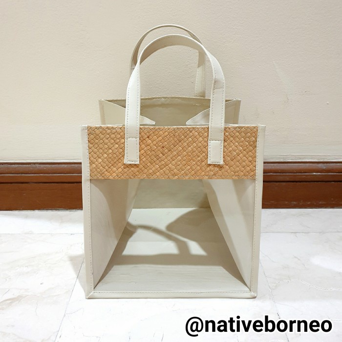 

NEW Tas Pandan Mika Kotak 25 x 25 x 25, Tas Hampers Cake, Goodie Bag Anyam