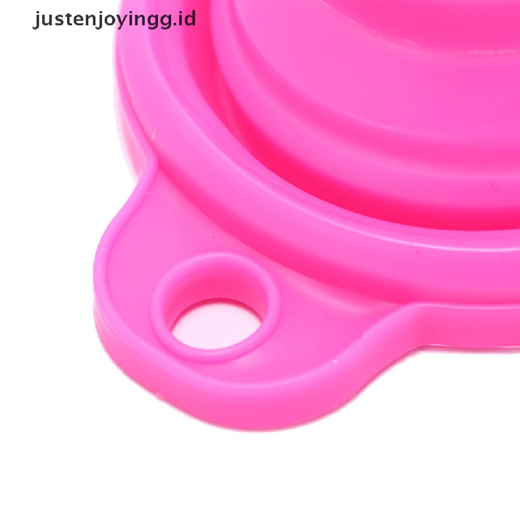 // justenjoyingg.id // silicone gel collapsible practical foldable funnel hopper kitchen tools ~