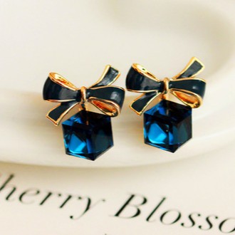 Anting pejantan kubus kubus Temperamen, hypoallergenic serbaguna