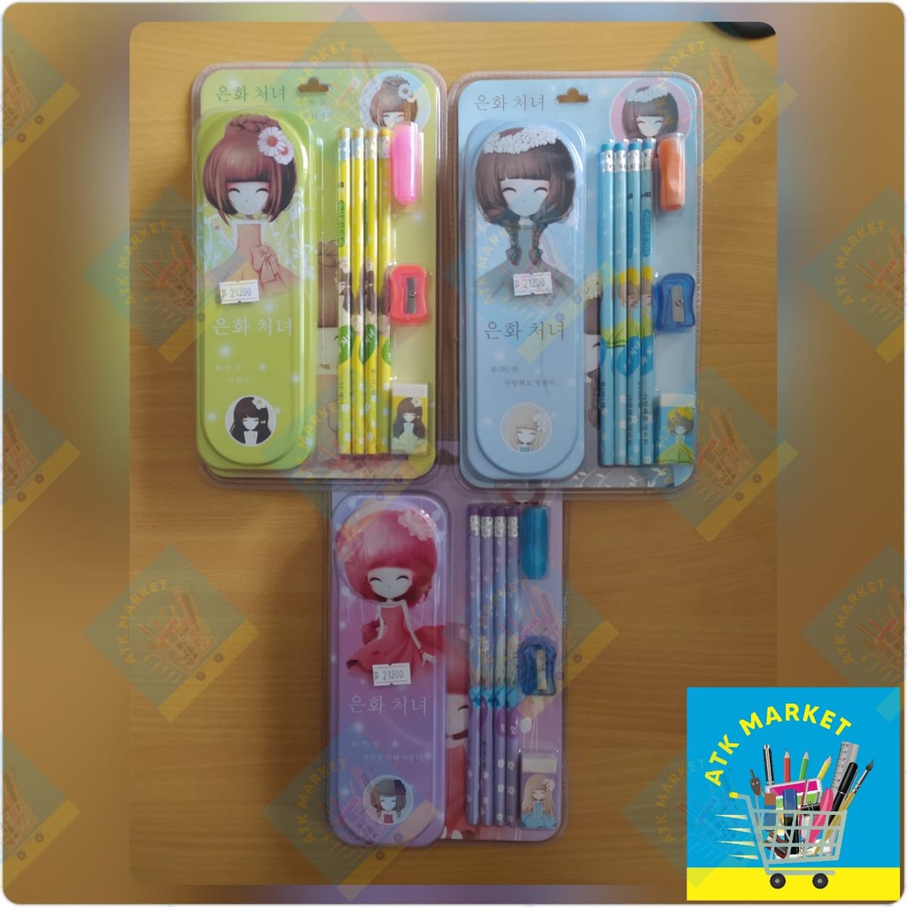 

Kotak Tempat Pensil / Pensil Case Kaleng SET Motif Cewek Korea 6503