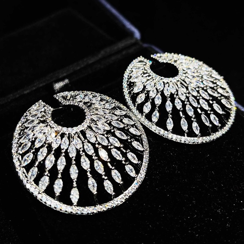 Diamond-Embedded Heavy Industry Disc Zircon Silver Stud Earrings