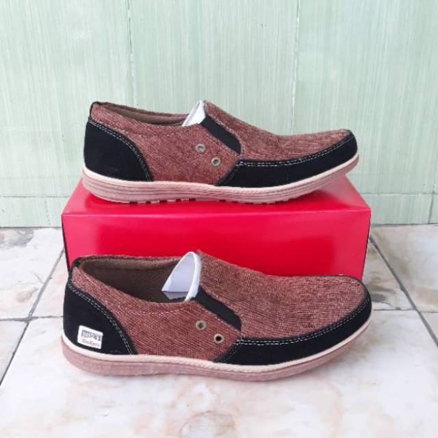 Sepatu Casual Santai Slip On Pria Selop Trendy Hangouts Murah