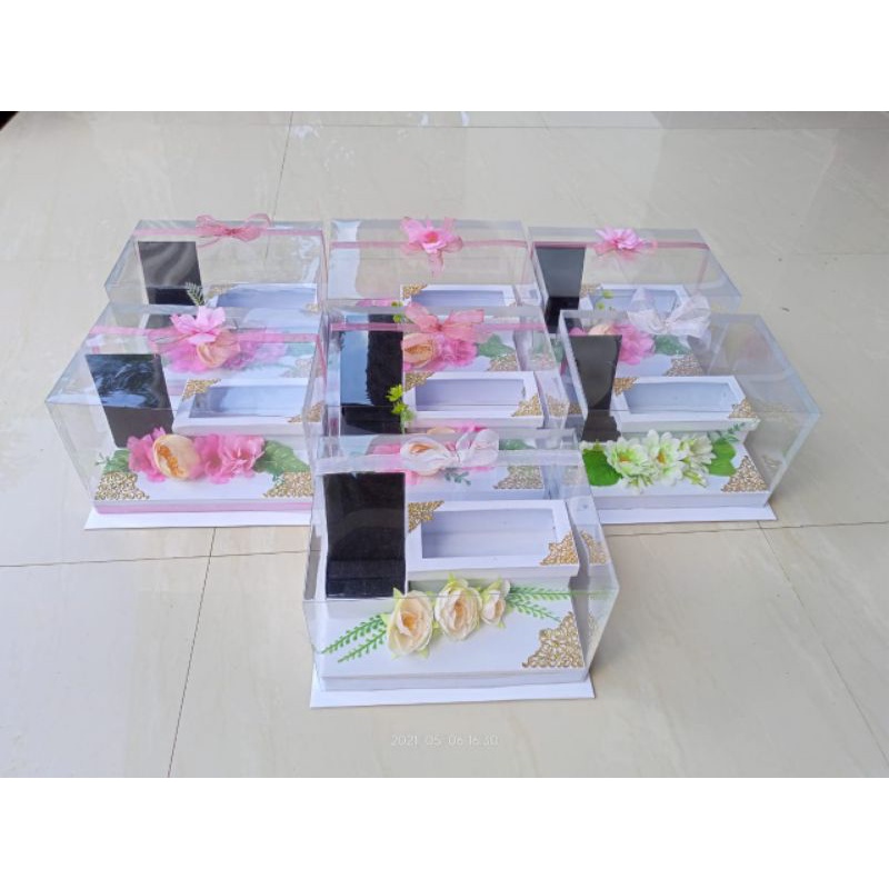 Tempat mahar perkawinan uang dan emas kalung.cincin.+ mika