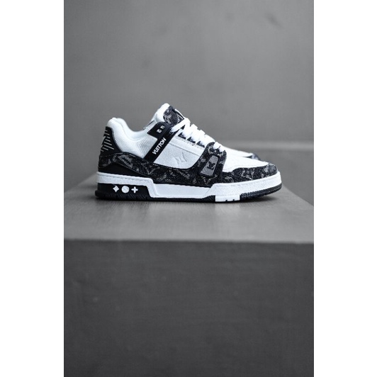 Sneakers Pria LV LOIS VUITTON Trainer Black White Oreo (Ready)