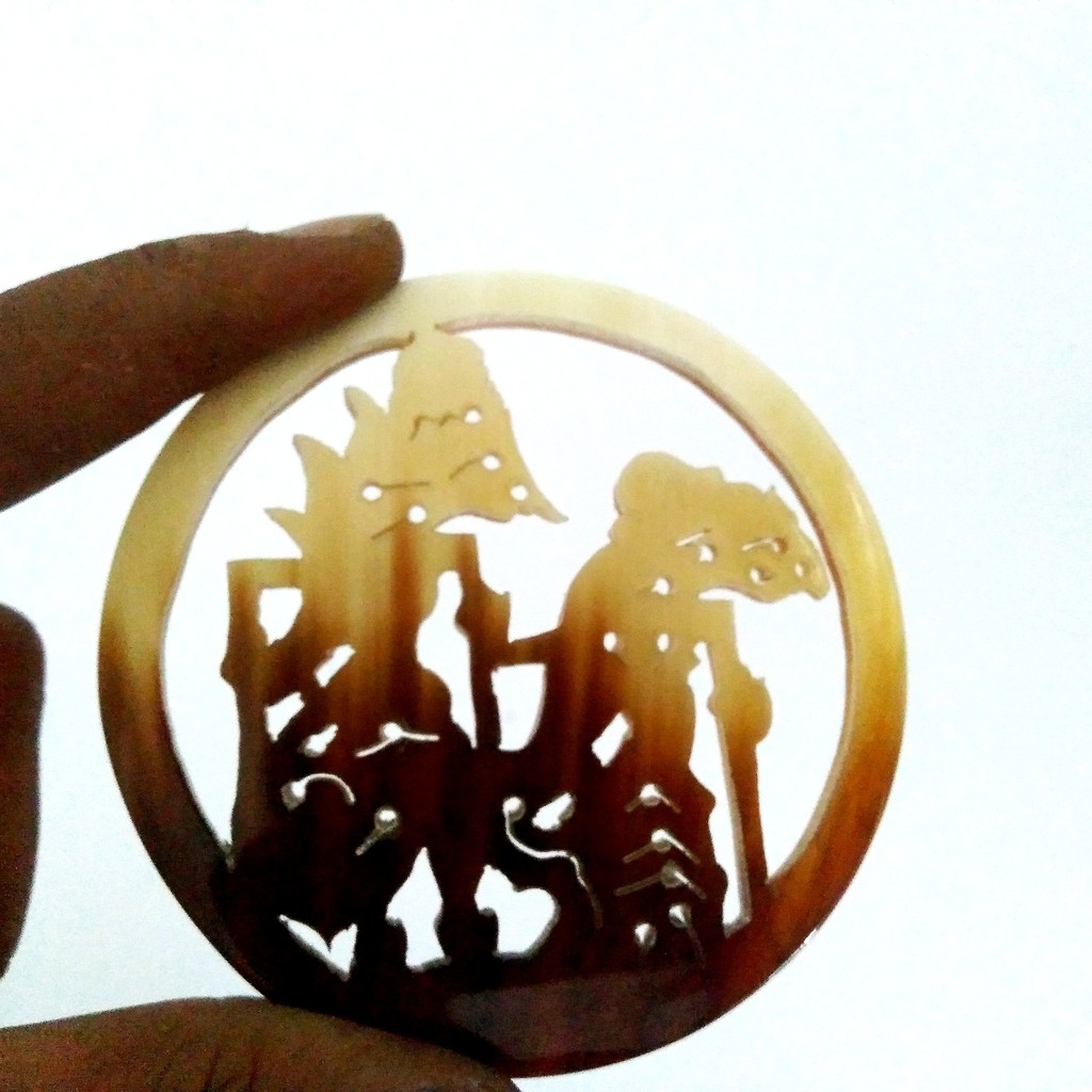 Liontin tanduk asli motif ukiran wayang rama sinta.aksesoris kalung