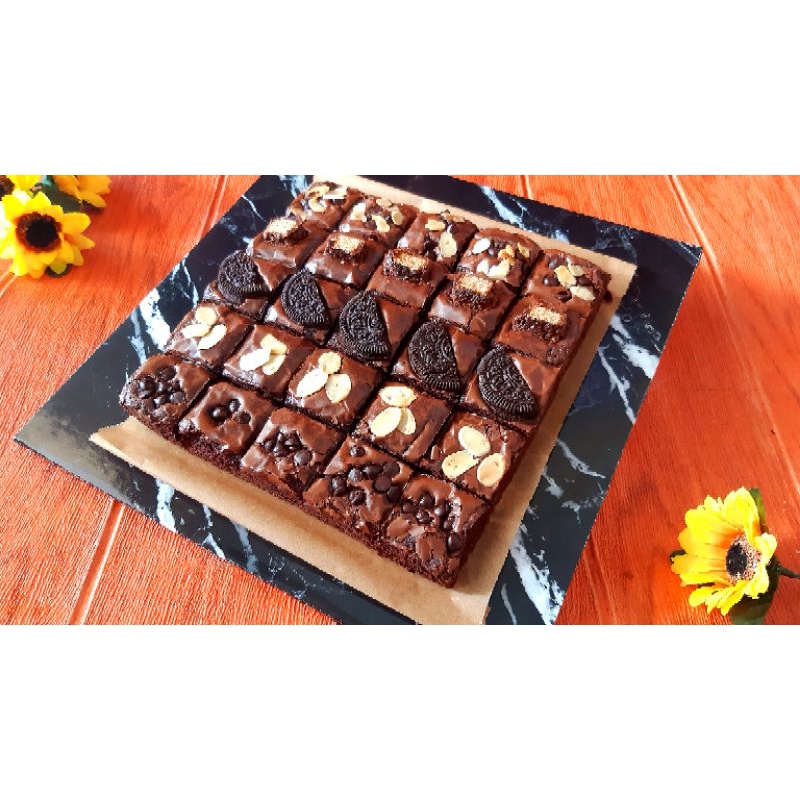 

Brownies Fudgy Shiny Crust Jumbo 20x20cm