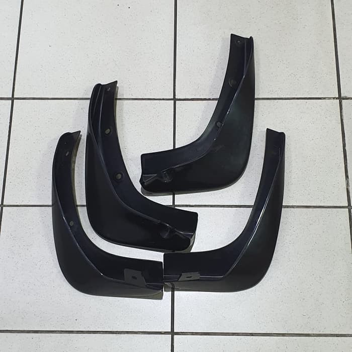 Mudguard karpet roda PENAHAN LUMPUR MOBIL NISSAN LIVINA /GRAND LIVINA  lama tahun 2008 2009 2010 2011 2011 2012 2013 2014 2015 2016 2017 2018 HITAM