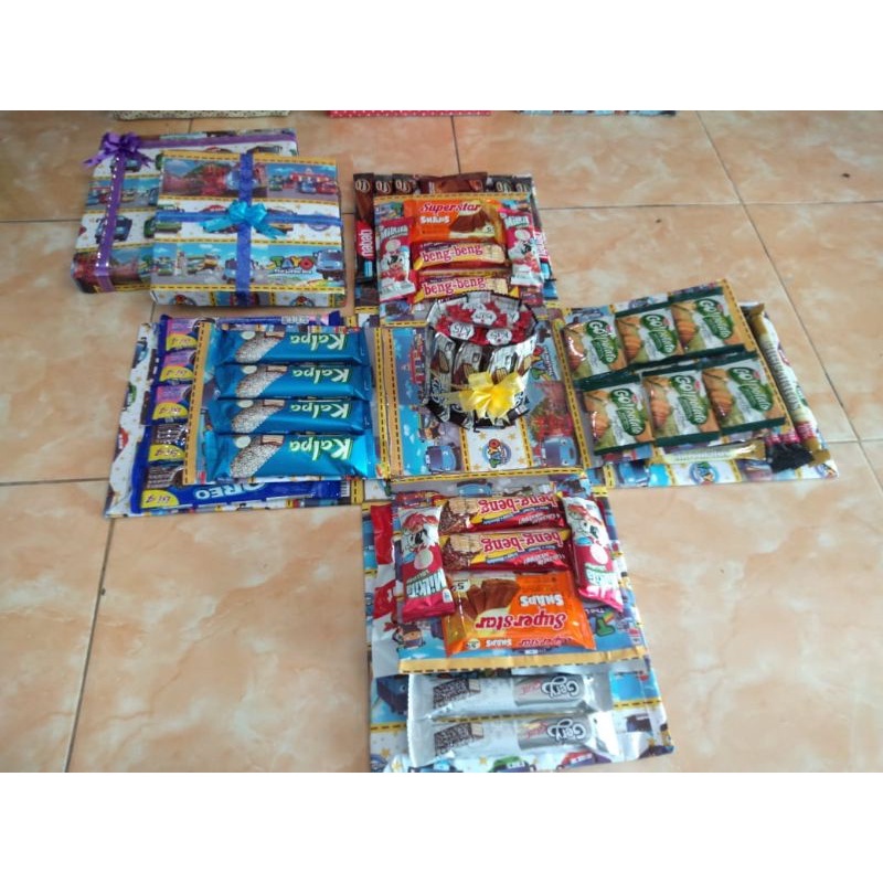 

SNACK BOX, BOX TARIK UANG ,EKSPLOSION BOX SNACK TARIK UANG , BOX UANG, KADO ULANG TAHUN CEWEK PAKET BOX, KADO ULTAH WANITA, GIFT BOX 3 LAYER ADA TARIK UANG (TUTUP TIAP LAYER)