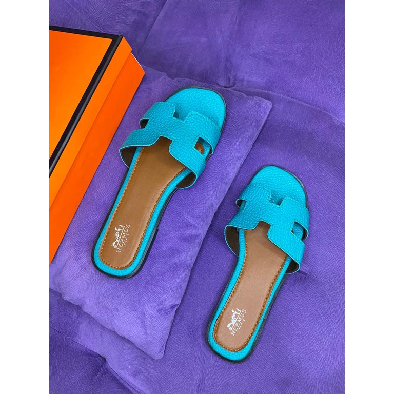 Sandal motif H kulit jeruk free box / Sandal teplek wanita motif H kulit jeruk terbaru
