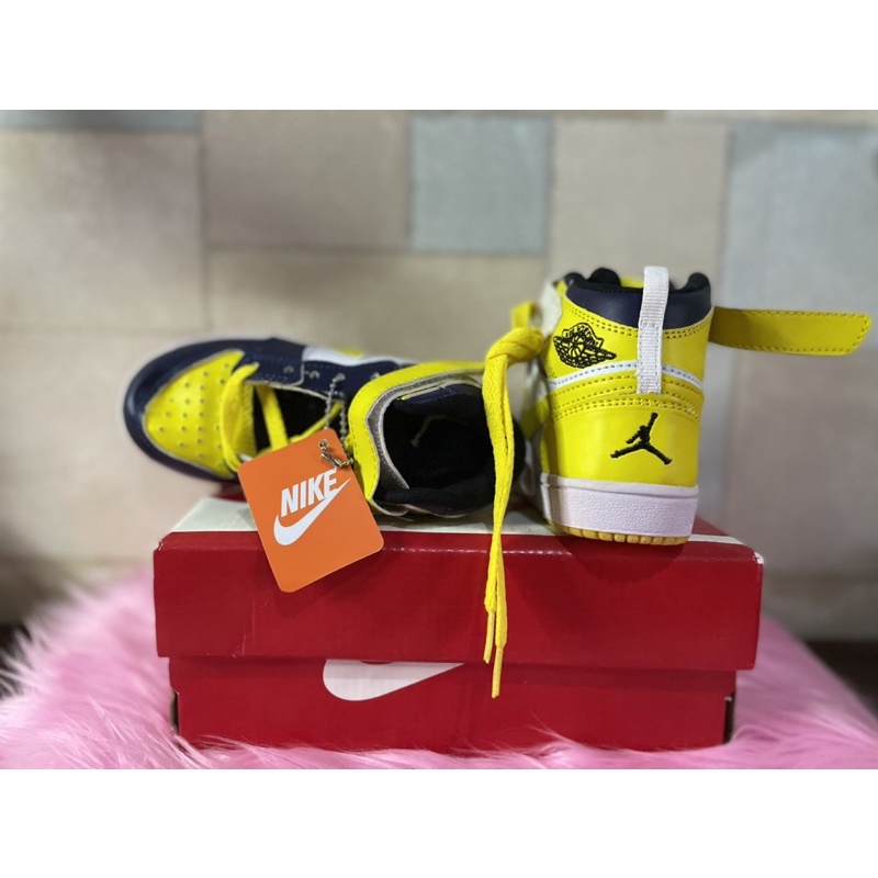 Sepatu anak original Nike