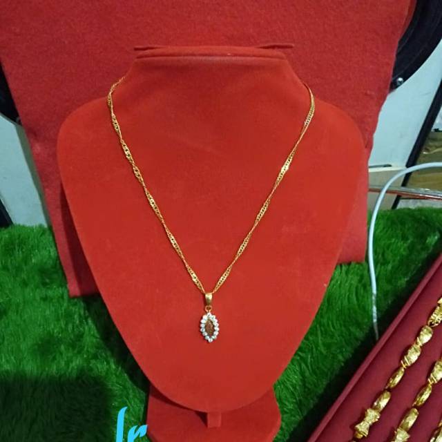 Kalung dan liontin