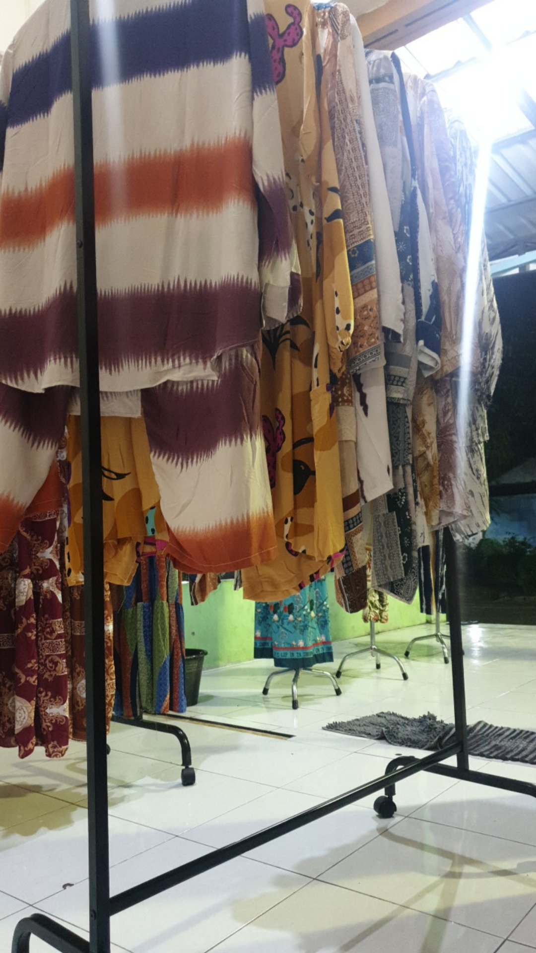 Gawang Osaka T.175cm Hitam Beroda Gantungan Jemuran Gawangan Model Ikea