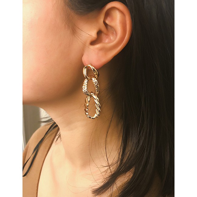 LRC Anting Tusuk Fashion Gold Irregular Three-ring Interlocking Chain Stud Earrings F34086