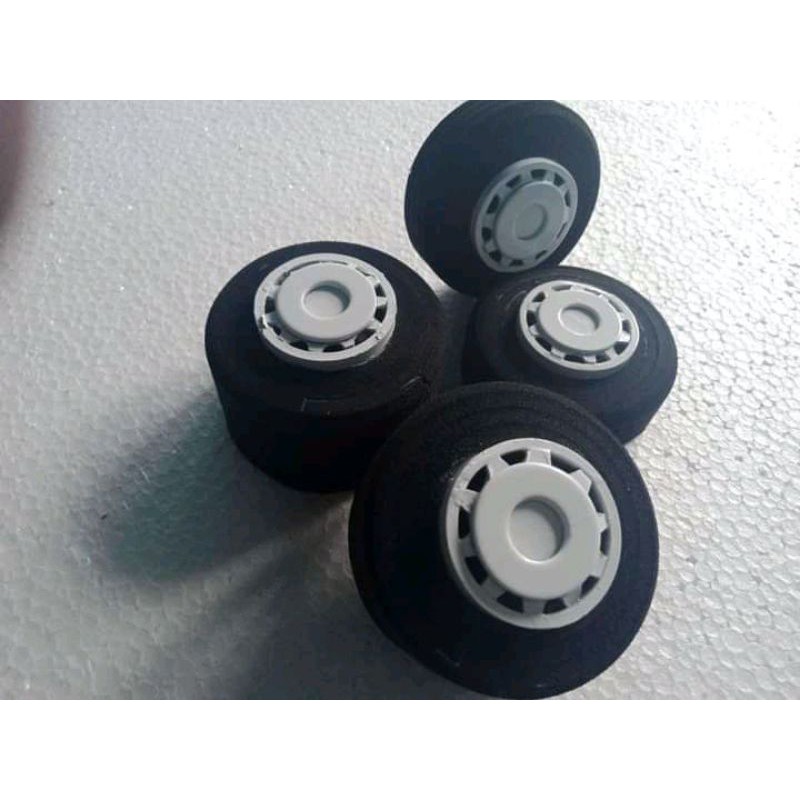 Ban miniatur bus/truk