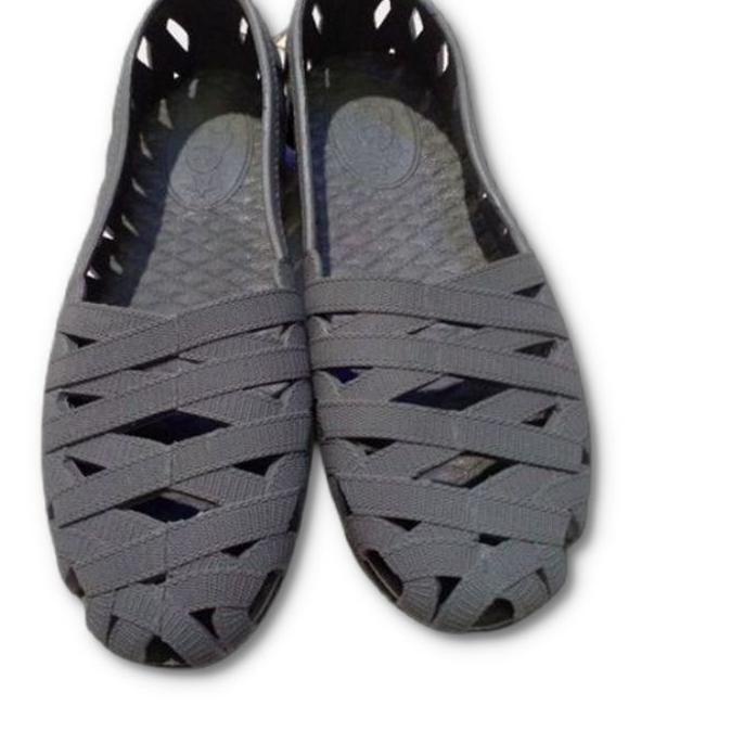 ♡ 00400 - Sepatu Flat Shoes Full Karet Motif Lubang Size 37 - 40 ✺