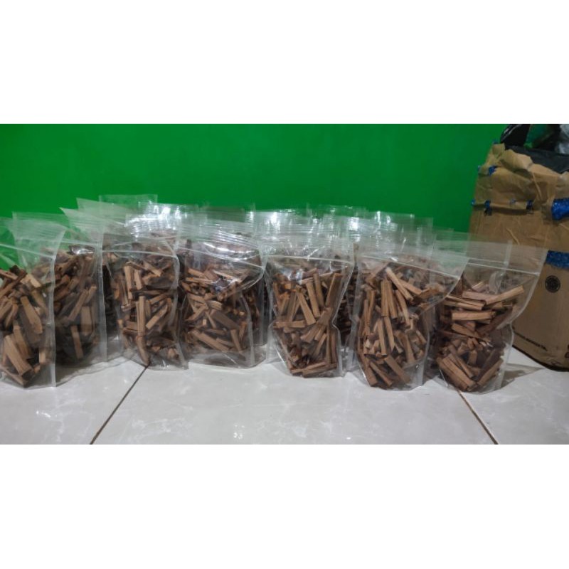 

AKAR BAJAKAH KHAS KALIMANTAN TENGAH
