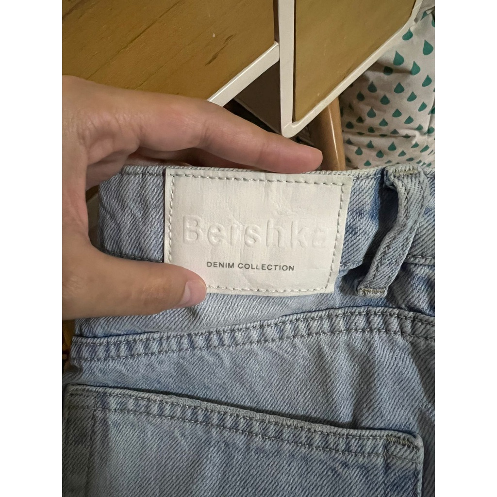 [PRELOVED] Celana Mom Boyfriend Jeans Biru Muda Merk Bershka ASLI second